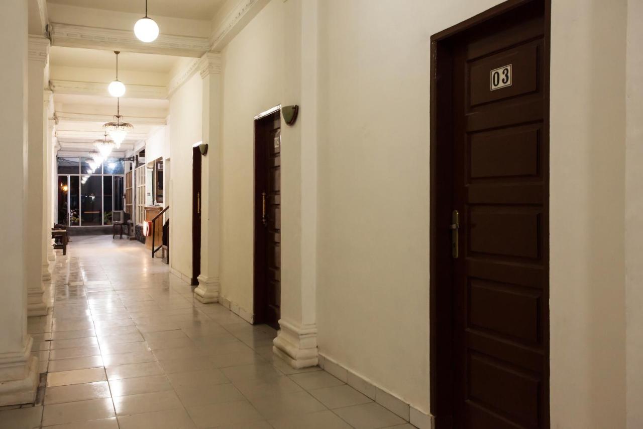 Oyo 1084 Cirasa Syariah Hotel